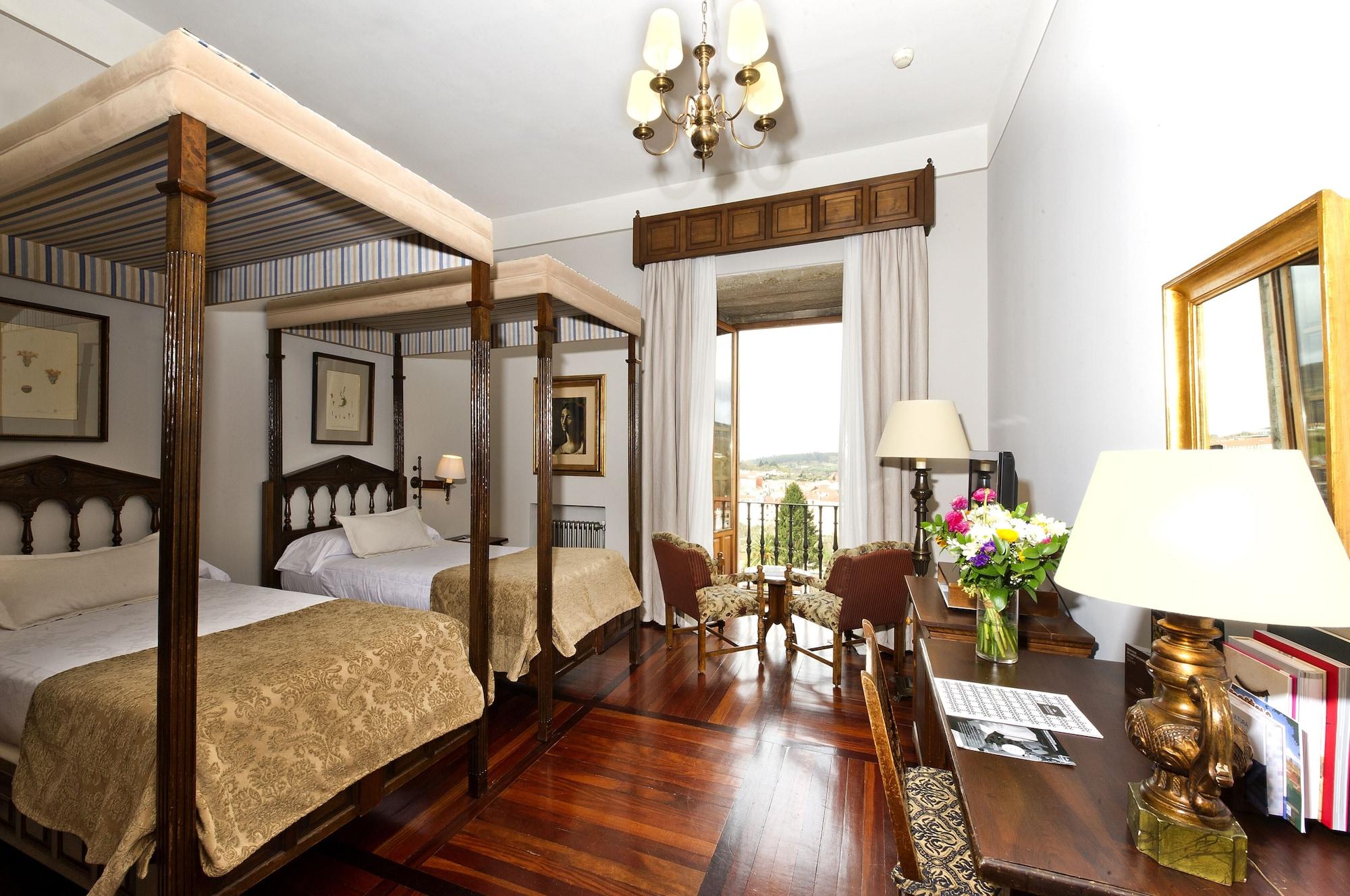 Parador De Santiago - Hostal Reis Catolicos Santiago de Compostela Kültér fotó A room at Hotel de las Rosas