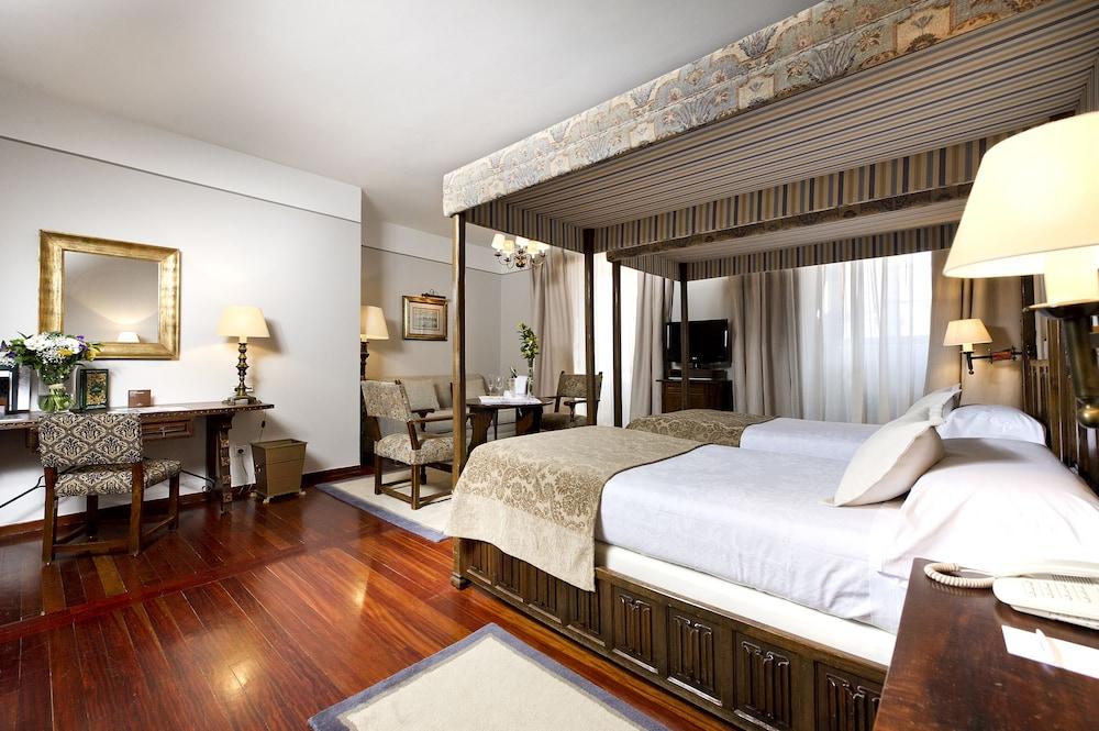 Parador De Santiago - Hostal Reis Catolicos Santiago de Compostela Kültér fotó Deluxe Room