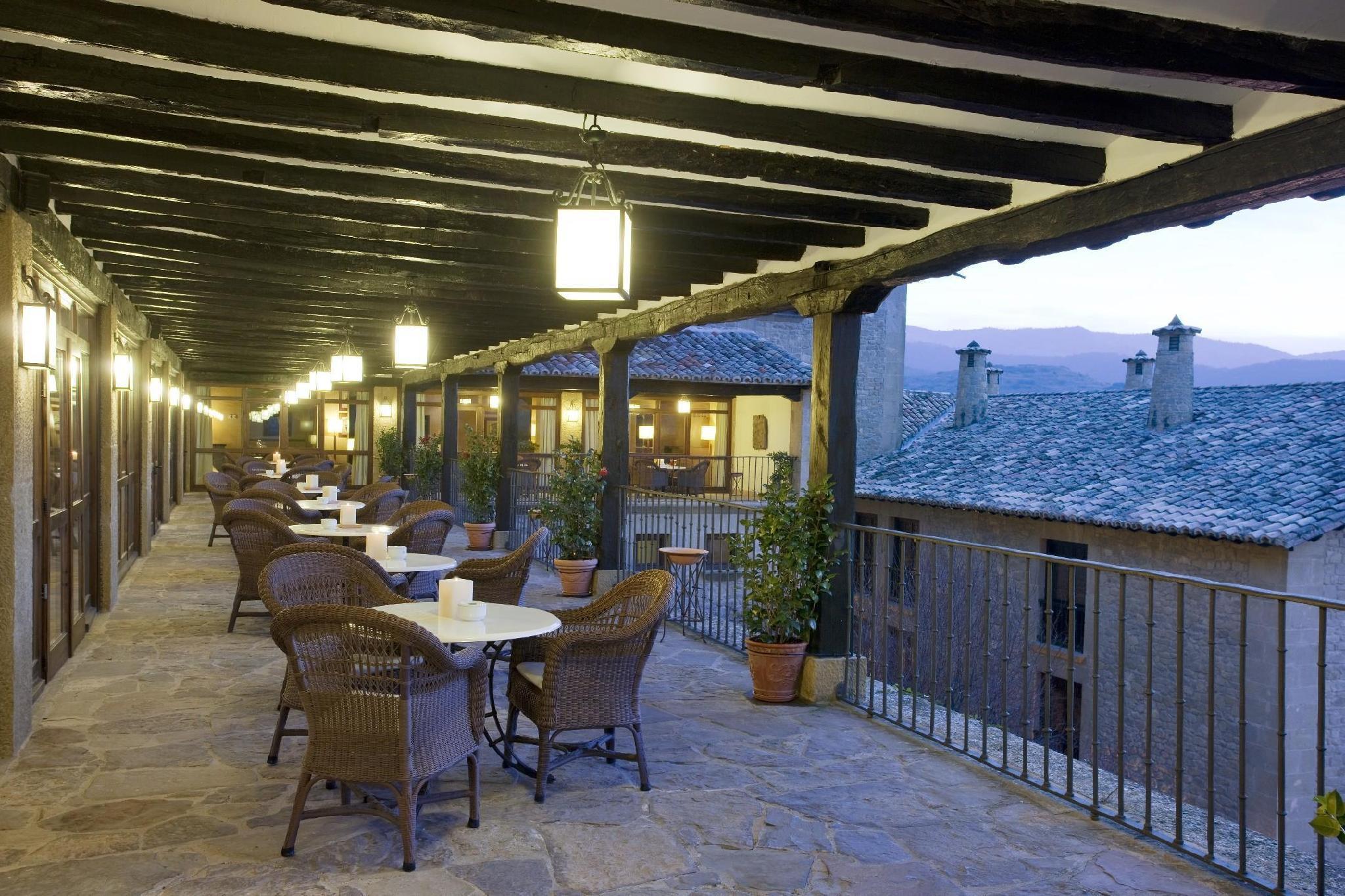 Parador De Santiago - Hostal Reis Catolicos Santiago de Compostela Kültér fotó The hotel's terrace