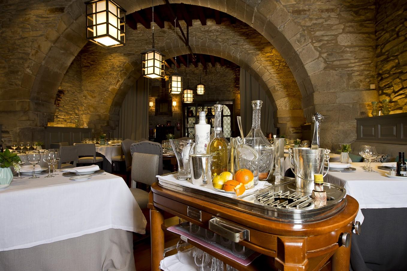Parador De Santiago - Hostal Reis Catolicos Santiago de Compostela Kültér fotó Interior of the restaurant