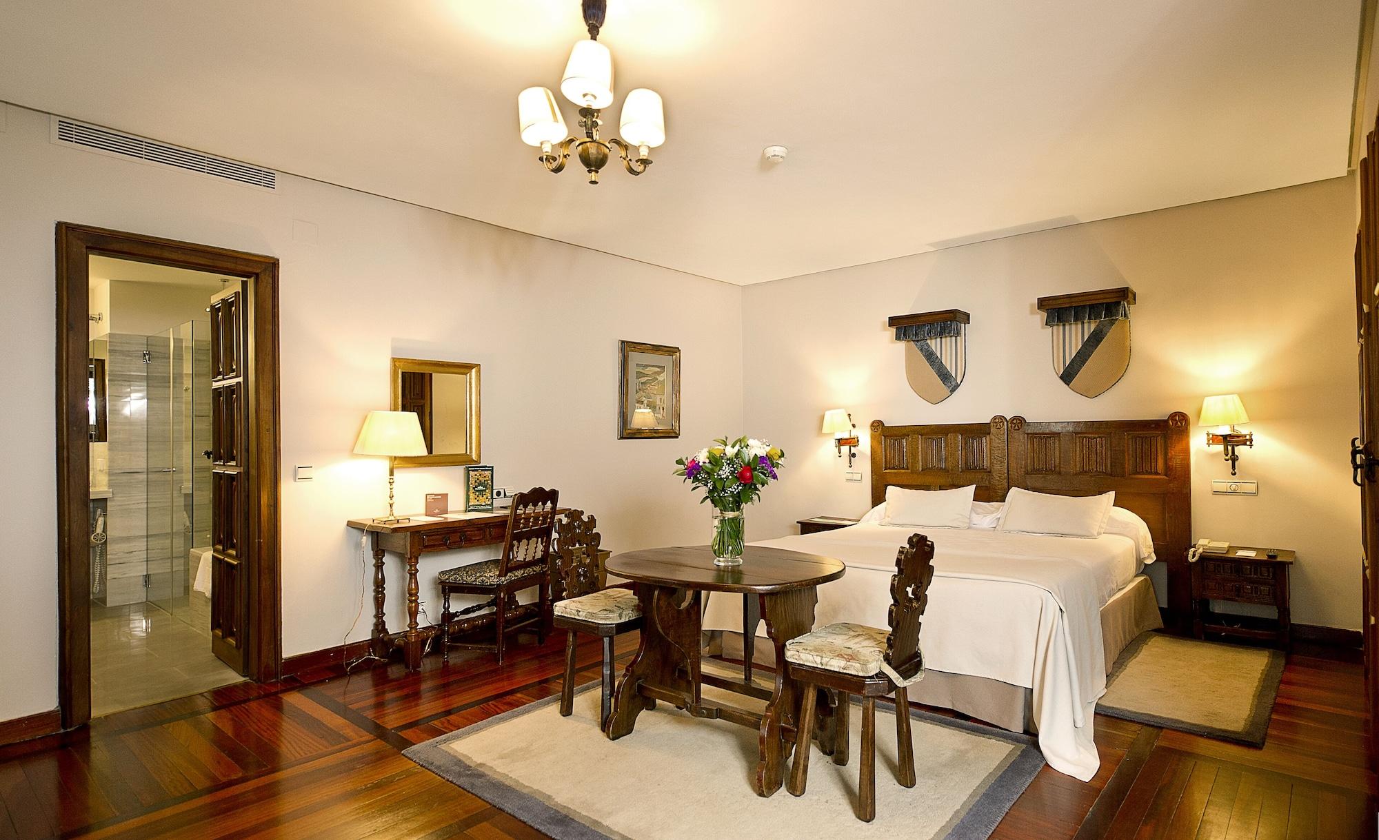 Parador De Santiago - Hostal Reis Catolicos Santiago de Compostela Kültér fotó A room at Hotel Palace Madrid
