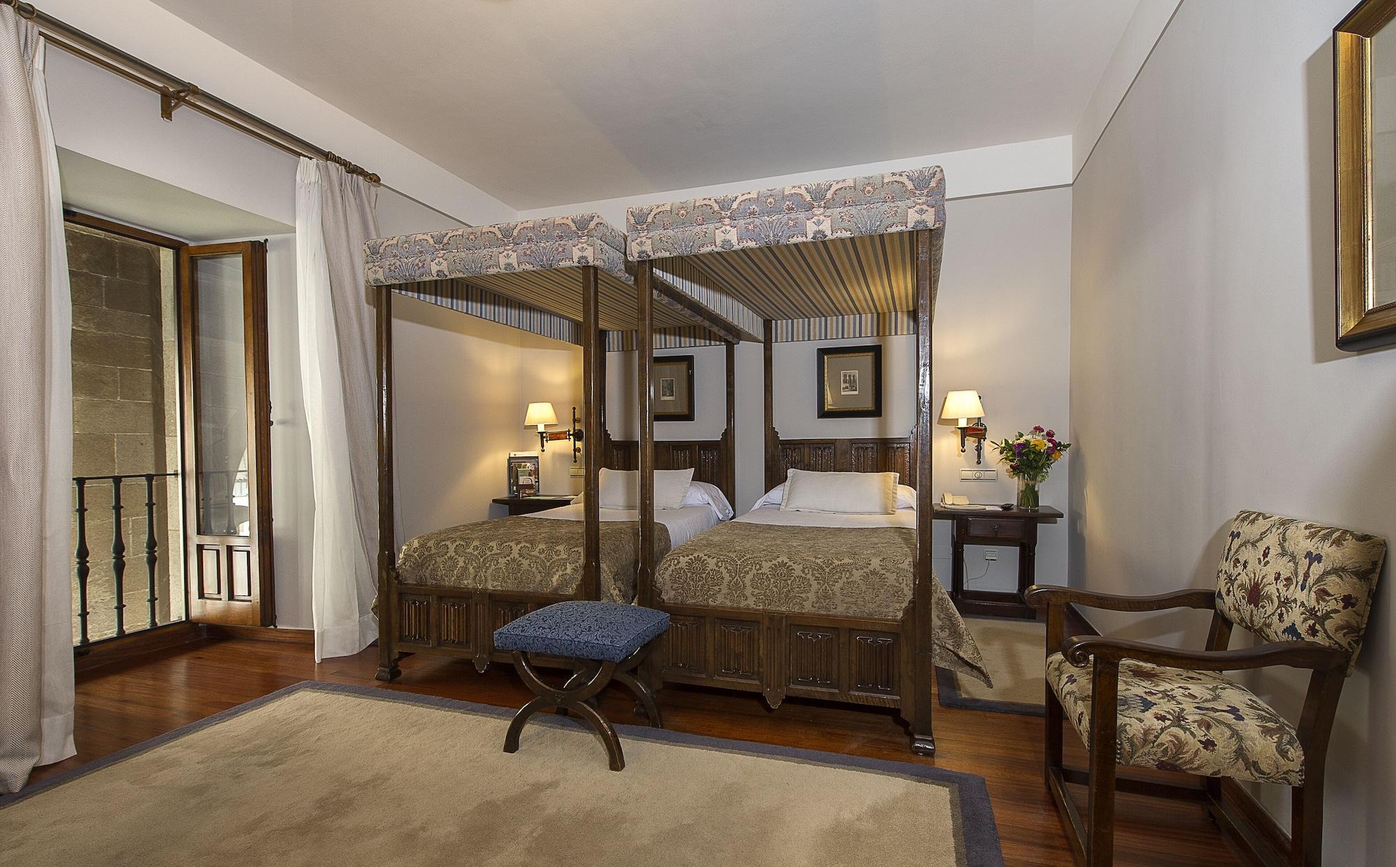 Parador De Santiago - Hostal Reis Catolicos Santiago de Compostela Kültér fotó A room at the hotel