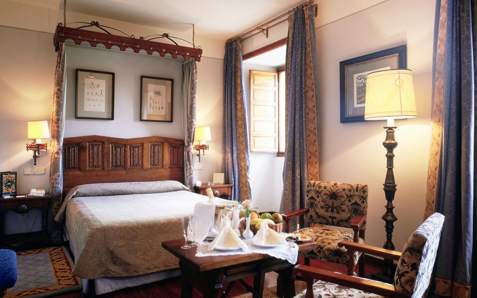 Parador De Santiago - Hostal Reis Catolicos Santiago de Compostela Kültér fotó A room at Hotel San Cristóbal
