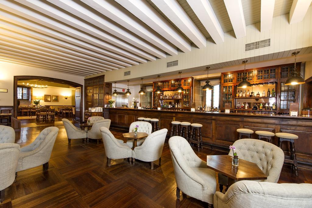 Parador De Santiago - Hostal Reis Catolicos Santiago de Compostela Kültér fotó The bar at the 21 Club