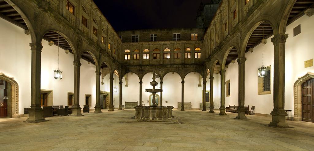 Parador De Santiago - Hostal Reis Catolicos Santiago de Compostela Kültér fotó Patio of the University of Salamanca