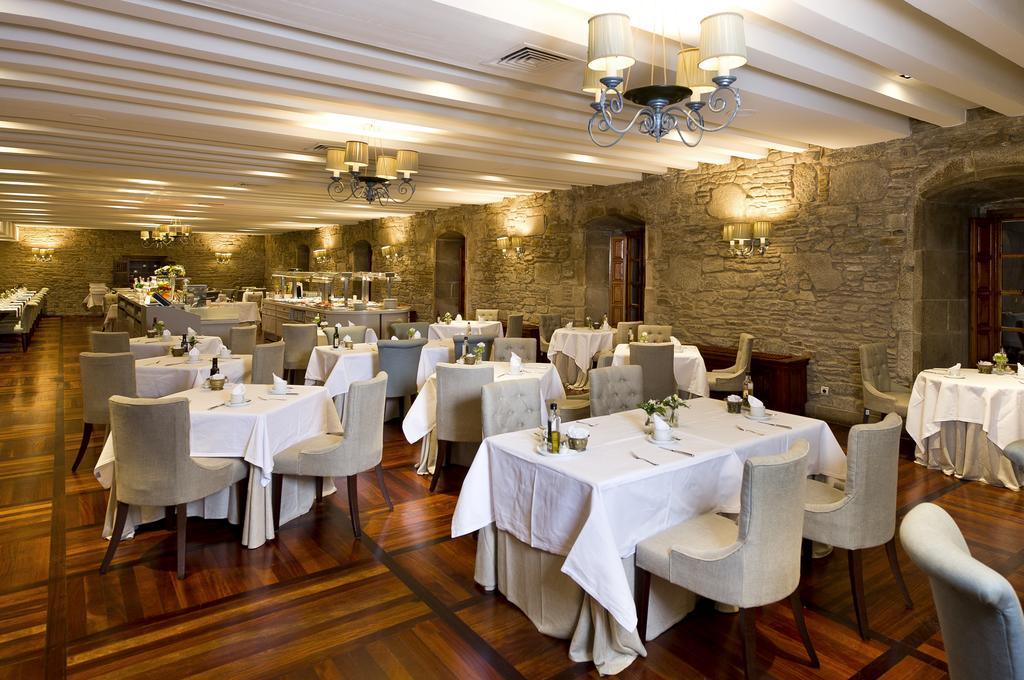 Parador De Santiago - Hostal Reis Catolicos Santiago de Compostela Kültér fotó Restaurant interior