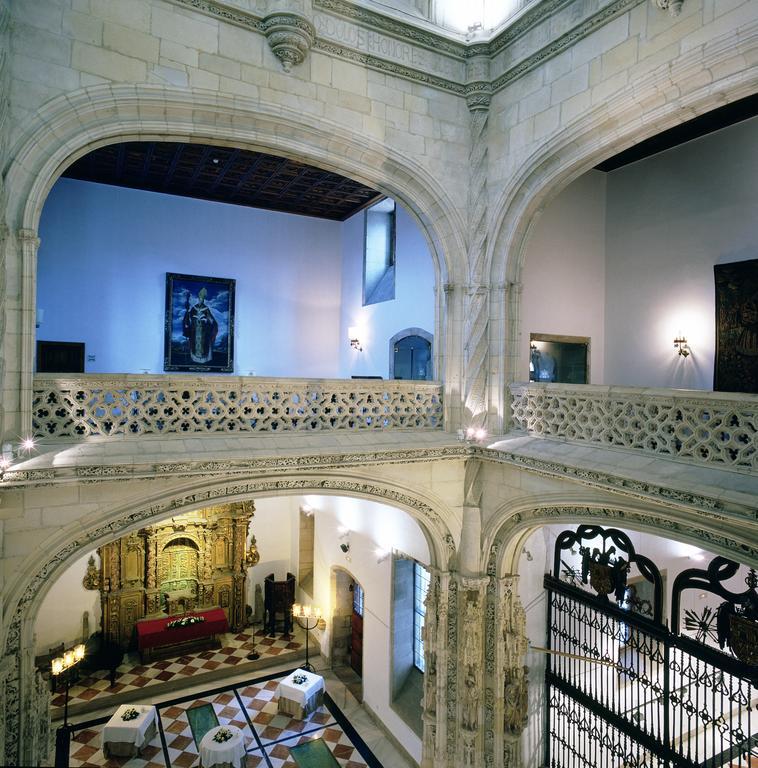 Parador De Santiago - Hostal Reis Catolicos Santiago de Compostela Kültér fotó The interior of the museum